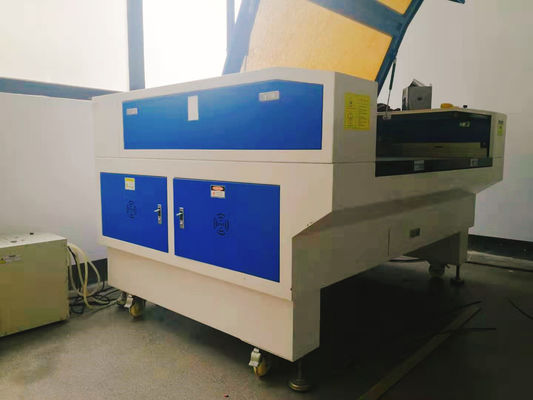 1000-26000mm/min 切断速度 上級とサービスを持つCO2レーザー彫刻機