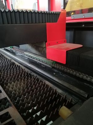 メタルシートファイバーレーザー切断機 1000W 1500W 2000W 3000W シングルテーブルデザイン