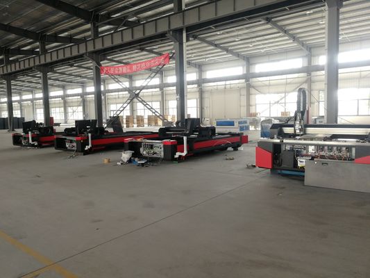 25m/min 切断速度 金属パイプチューブのためのファイバーレーザー切断機