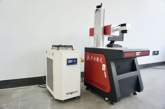手持ちの配置でマークする30Wファイバーレーザーマークマシン 7KG